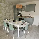 Tana Leone Apartament Marone