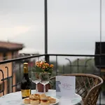 Tana Leone Apartament
